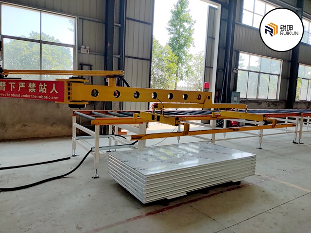 001 巖棉板生產(chǎn)車間s.jpg