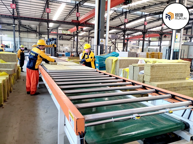 002 巖棉板生產(chǎn)車間s.jpg