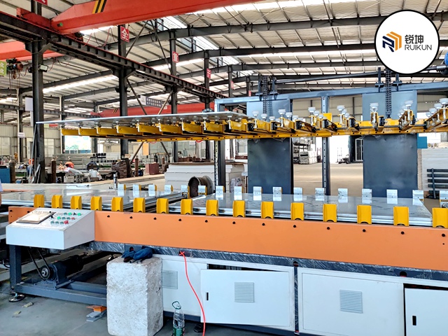 003 巖棉板生產(chǎn)車間s.jpg